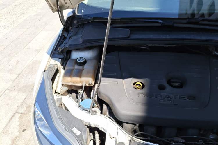 Used Ford Focus 2012 Hatchback 2.0L Automatic Luxury Sport Model Engine Bay Right