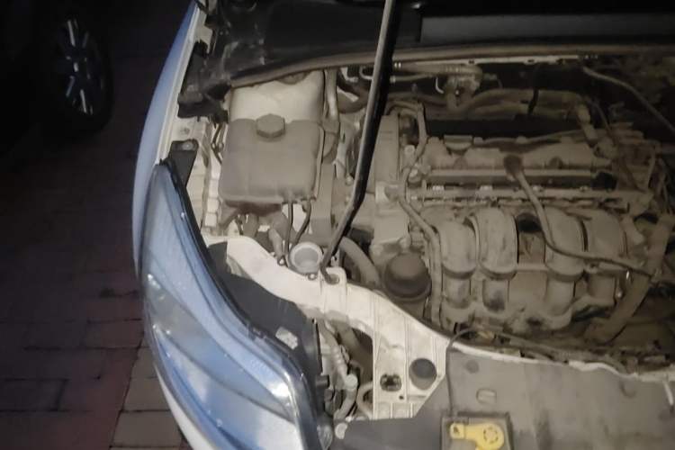Used Ford Focus 2012 Hatchback 1.6L Automatic Comfort Model Engine Bay Right
