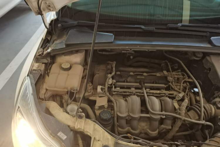 Used Ford Focus 2012 Hatchback 1.6L Automatic Comfort Model Engine Bay Right