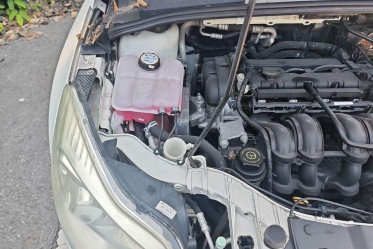 Used Ford Focus 2012 Hatchback 1.6L Automatic Comfort Model Engine Bay Right
