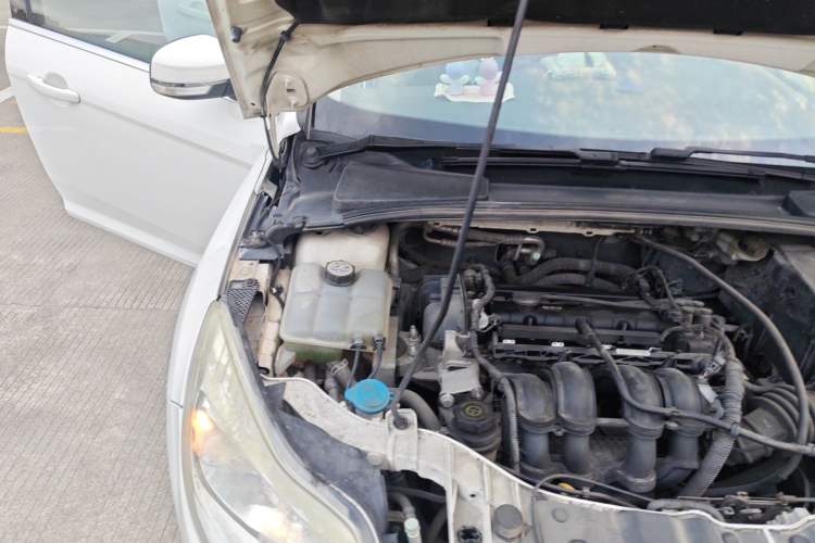Used Ford Focus 2012 Sedan 1.6L Automatic Comfort Model Engine Bay Right