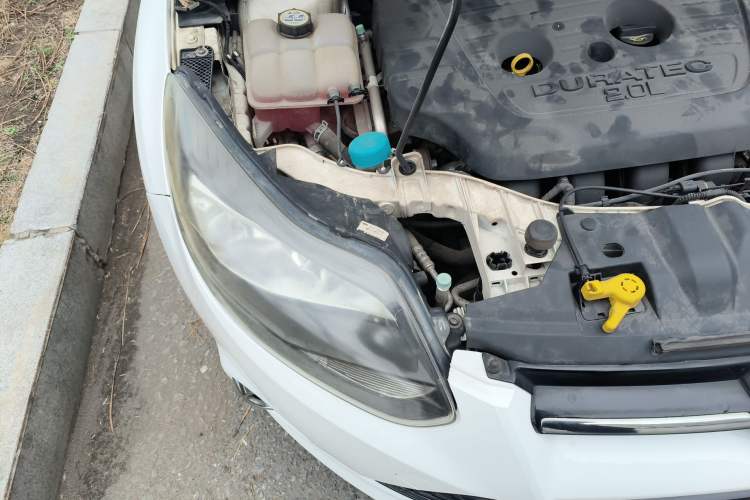 Used Ford Focus 2012 Hatchback 2.0L Automatic Luxury Sport Model Engine Bay Right