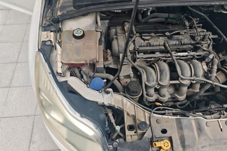 Used Ford Focus 2012 Hatchback 1.6L Automatic Comfort Model Engine Bay Right