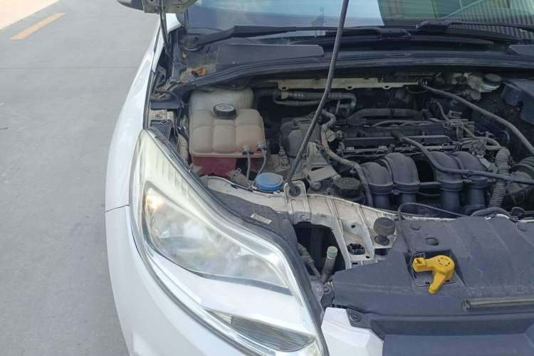 Used Ford Focus 2012 Hatchback 1.6L Automatic Fashion Edition Engine Bay Right