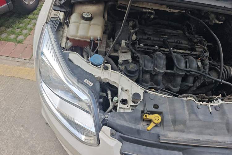 Used Ford Focus 2012 Hatchback 1.6L Automatic Fashion Edition Engine Bay Right