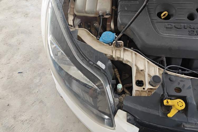 Used Ford Focus 2012 Hatchback 2.0L Automatic Luxury Sport Model Engine Bay Right