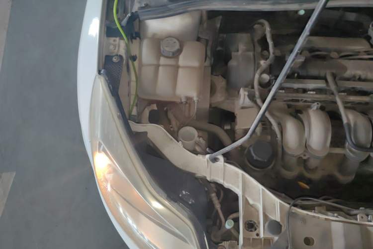 Used Ford Focus 2012 Sedan 1.6L Automatic Comfort Model Engine Bay Right