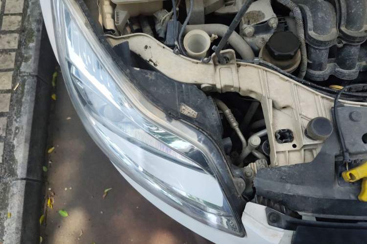Used Ford Focus 2012 Sedan 1.6L Automatic Fashion Edition Engine Bay Right