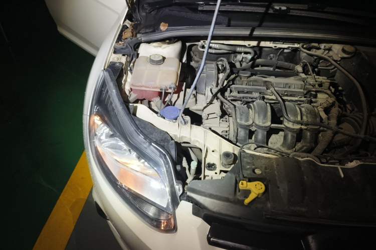 Used Ford Focus 2012 Hatchback 1.6L Manual Comfort Model Engine Bay Right
