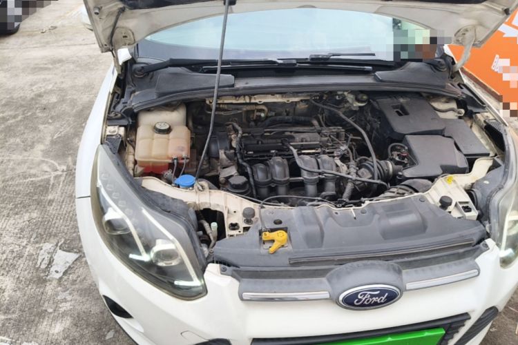 Used Ford Focus 2012 Sedan 1.6L Automatic Comfort Model Engine Bay Right