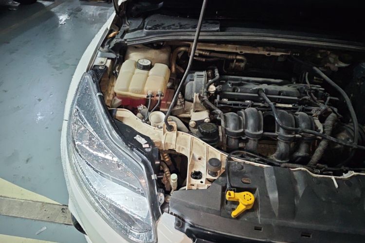 Used Ford Focus 2012 Hatchback 1.6L Automatic Comfort Model Engine Bay Right