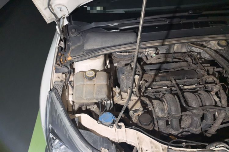 Used Ford Focus 2012 Sedan 1.6L Automatic Comfort Model Engine Bay Right