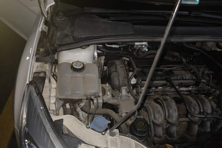 Used Ford Focus 2012 Hatchback 1.6L Automatic Fashion Edition Engine Bay Right