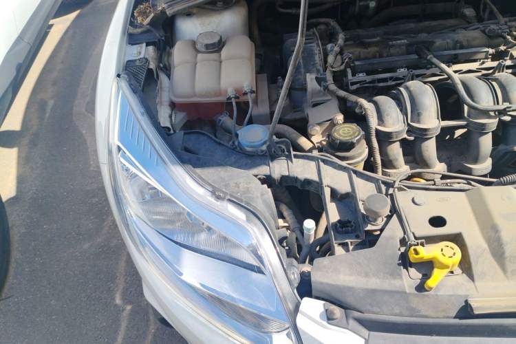 Used Ford Focus 2012 Hatchback 1.6L Automatic Comfort Model Engine Bay Right