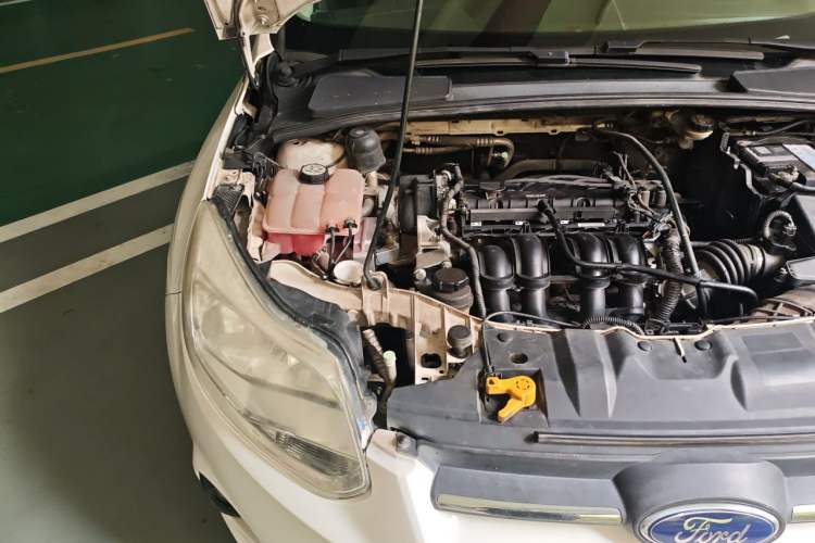 Used Ford Focus 2012 Hatchback 1.6L Automatic Comfort Model Engine Bay Right