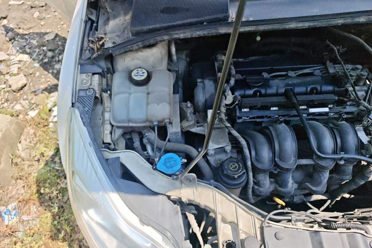 Used Ford Focus 2012 Sedan 1.6L Automatic Comfort Model Engine Bay Right