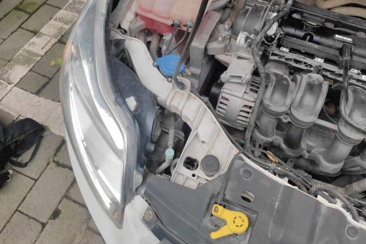 Used Ford Focus 2012 Sedan 1.6L Manual Comfort Model Engine Bay Right