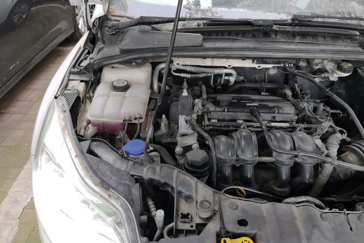 Used Ford Focus 2012 Hatchback 1.6L Automatic Comfort Model Engine Bay Right