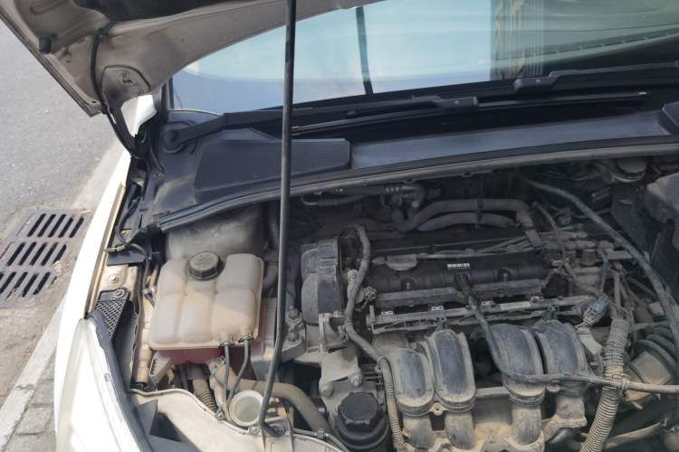 Used Ford Focus 2012 Hatchback 1.6L Automatic Fashion Edition Engine Bay Right