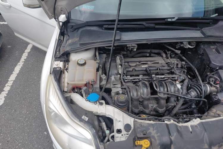Used Ford Focus 2012 Hatchback 1.6L Automatic Fashion Edition Engine Bay Right
