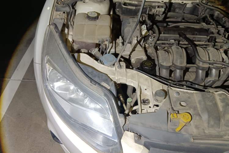 Used Ford Focus 2012 Hatchback 1.6L Automatic Comfort Model Engine Bay Right