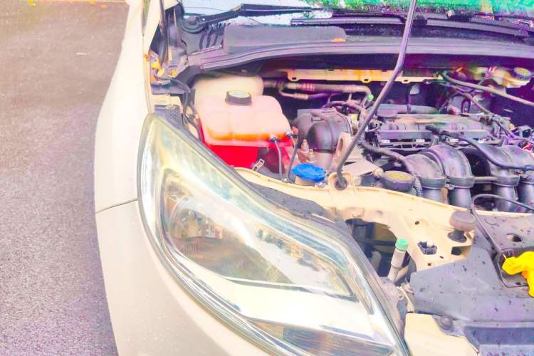 Used Ford Focus 2012 Hatchback 1.6L Automatic Fashion Edition Engine Bay Right