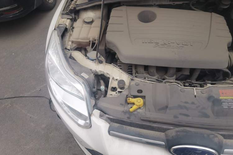 Used Ford Focus 2012 Sedan 1.6L Manual Comfort Model Engine Bay Right
