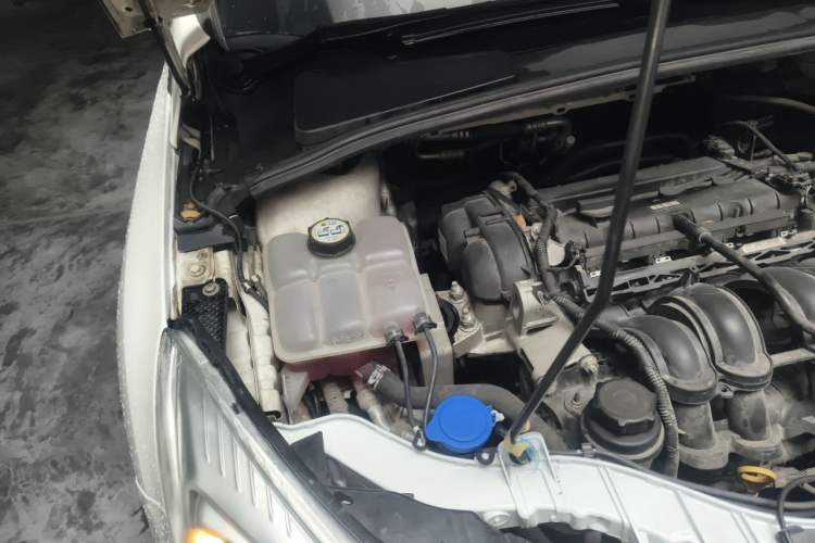 Used Ford Focus 2012 Hatchback 1.6L Automatic Comfort Model Engine Bay Right