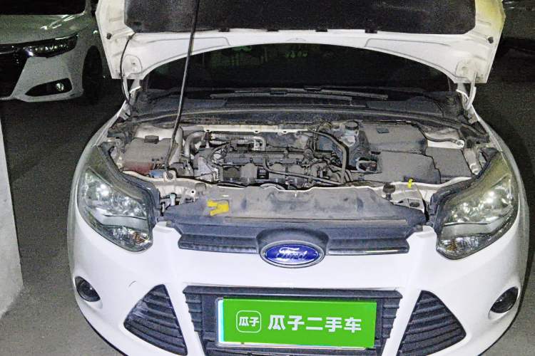 Used Ford Focus 2012 Sedan 1.6L Manual Comfort Model Engine Bay Right