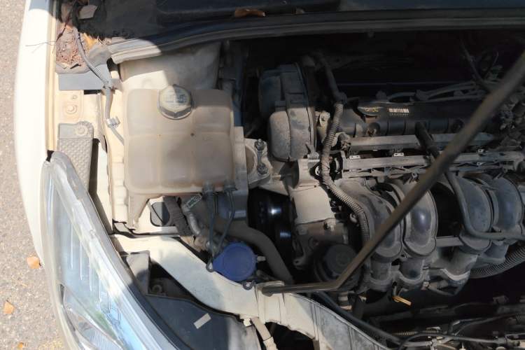 Used Ford Focus 2012 Sedan 1.6L Automatic Fashion Edition Engine Bay Right