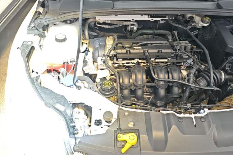Used Ford Focus 2012 Hatchback 1.6L Automatic Comfort Model Engine Bay Right