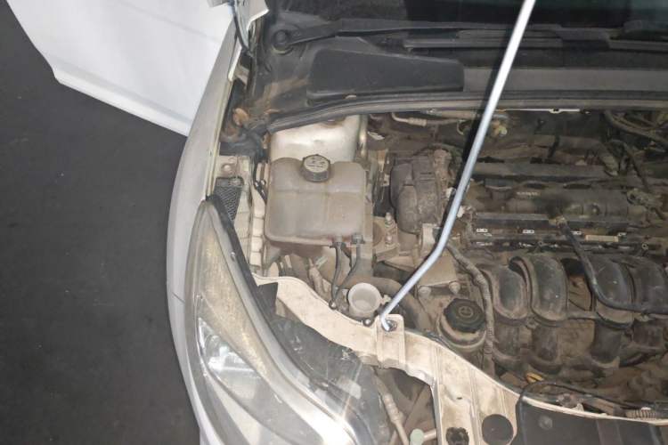 Used Ford Focus 2012 Hatchback 1.6L Automatic Fashion Edition Engine Bay Right