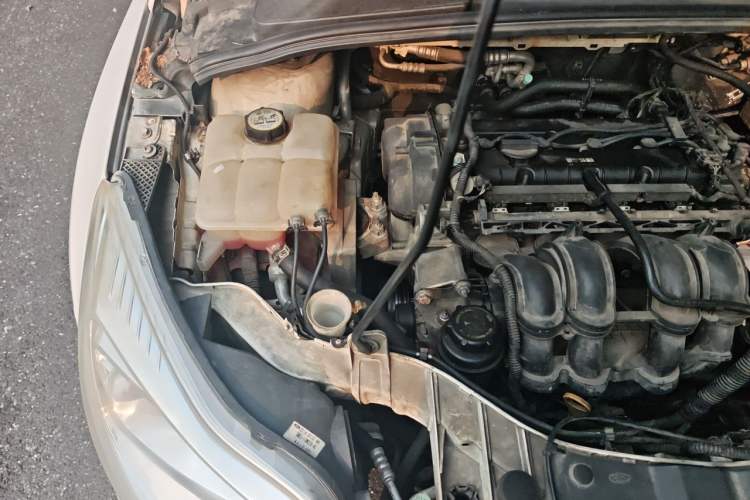 Used Ford Focus 2012 Sedan 1.6L Automatic Comfort Model Engine Bay Right