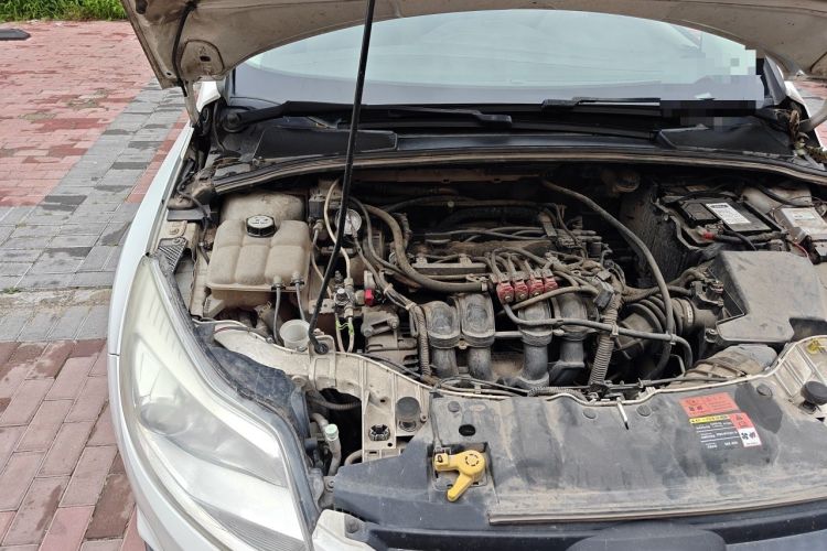 Used Ford Focus 2012 Sedan 1.6L Manual Comfort Model Engine Bay Right
