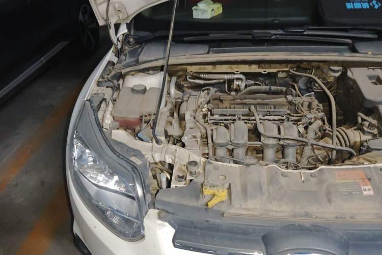Used Ford Focus 2012 Sedan 1.6L Manual Comfort Model Engine Bay Right