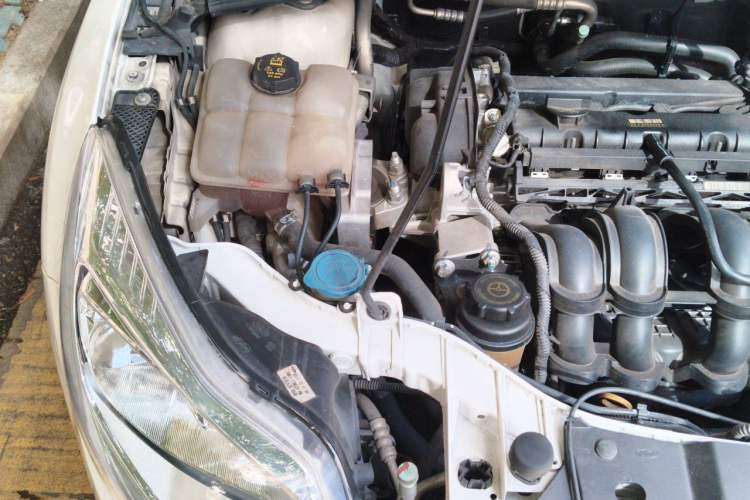 Used Ford Focus 2012 Hatchback 1.6L Automatic Comfort Model Engine Bay Right