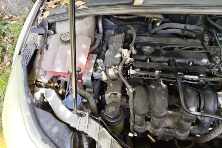 Used Ford Focus 2012 Sedan 1.6L Automatic Comfort Model Engine Bay Right