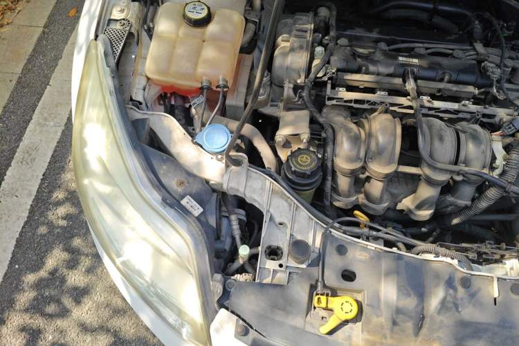 Used Ford Focus 2012 Hatchback 1.6L Automatic Comfort Model Engine Bay Right