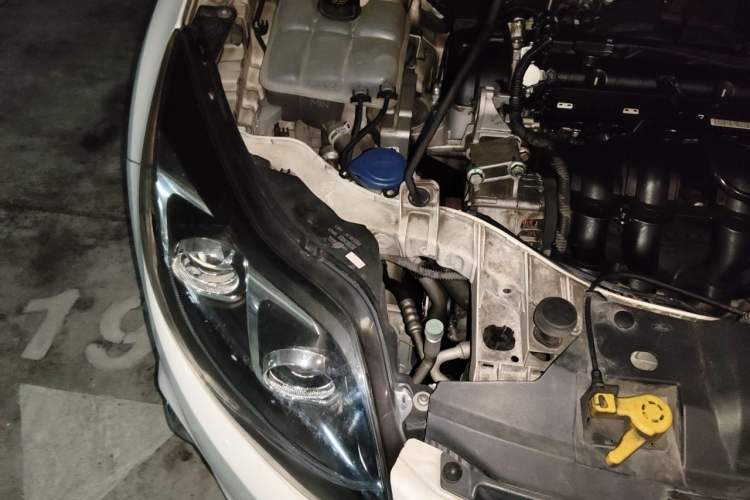 Used Ford Focus 2012 Sedan 1.6L Manual Comfort Model Engine Bay Right