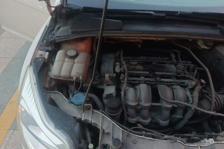 Used Ford Focus 2012 Hatchback 1.6L Automatic Fashion Edition Engine Bay Right