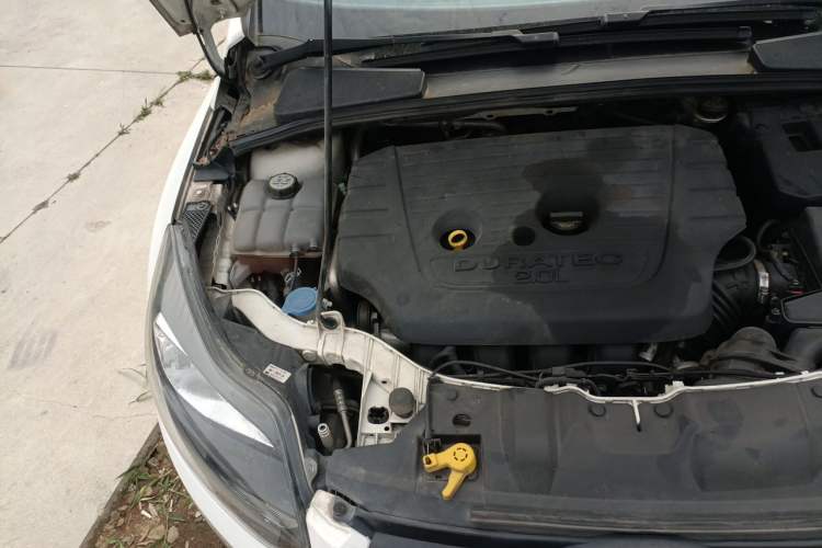 Used Ford Focus 2012 Hatchback 2.0L Automatic Luxury Sport Model Engine Bay Right