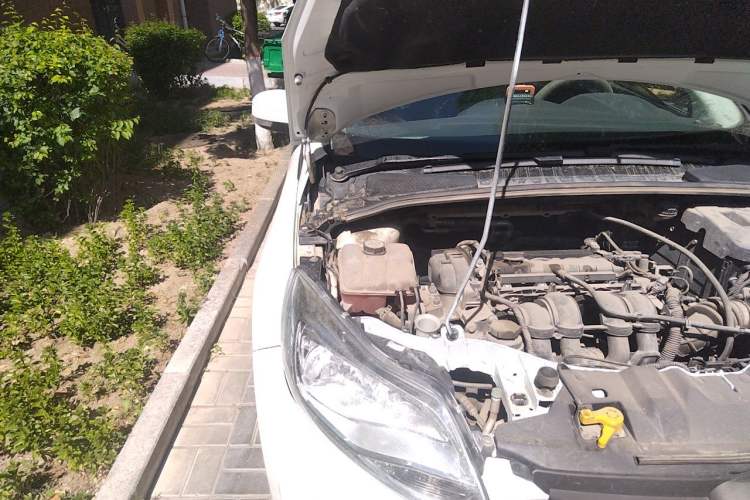 Used Ford Focus 2012 Hatchback 1.6L Automatic Comfort Model Engine Bay Right