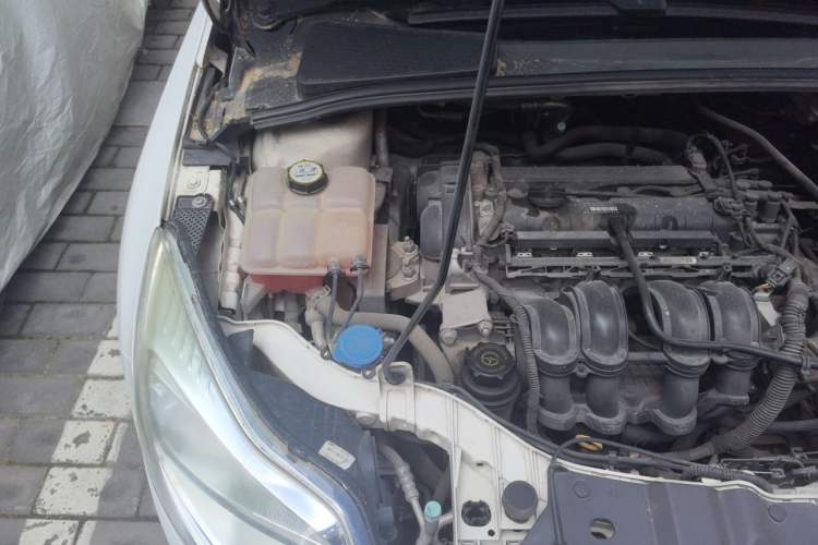 Used Ford Focus 2012 Hatchback 1.6L Automatic Comfort Model Engine Bay Right
