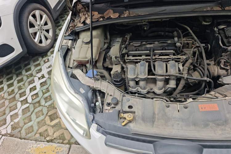 Used Ford Focus 2012 Hatchback 1.6L Automatic Comfort Model Engine Bay Right