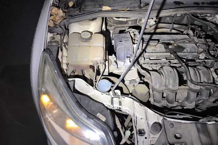 Used Ford Focus 2012 Sedan 1.6L Automatic Comfort Model Engine Bay Right