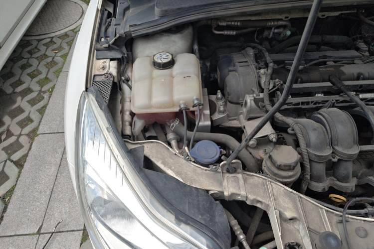 Used Ford Focus 2012 Sedan 1.6L Automatic Fashion Edition Engine Bay Right