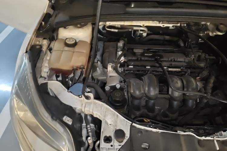 Used Ford Focus 2012 Sedan 1.6L Automatic Fashion Edition Engine Bay Right