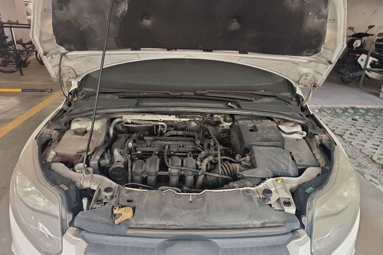 Used Ford Focus 2012 Sedan 1.6L Automatic Fashion Edition Engine Bay