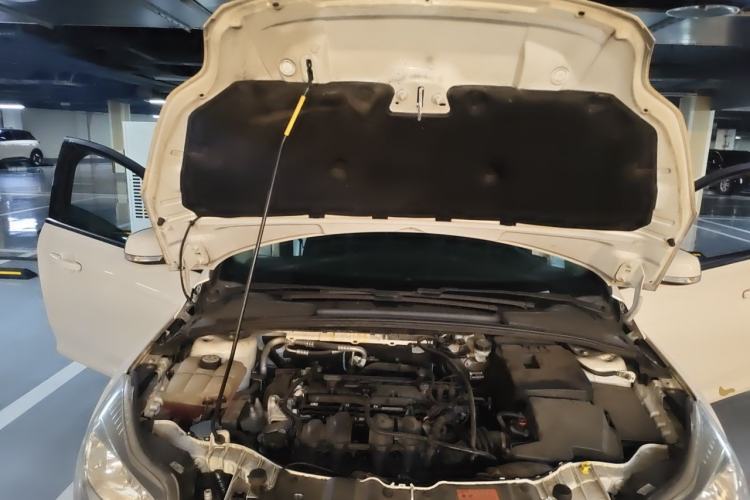Used Ford Focus 2012 Sedan 1.6L Automatic Fashion Edition Engine Bay