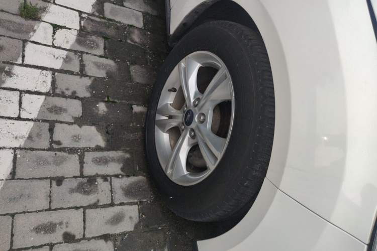 Used Ford Focus 2012 Hatchback 1.6L Automatic Fashion Edition Exterior 1